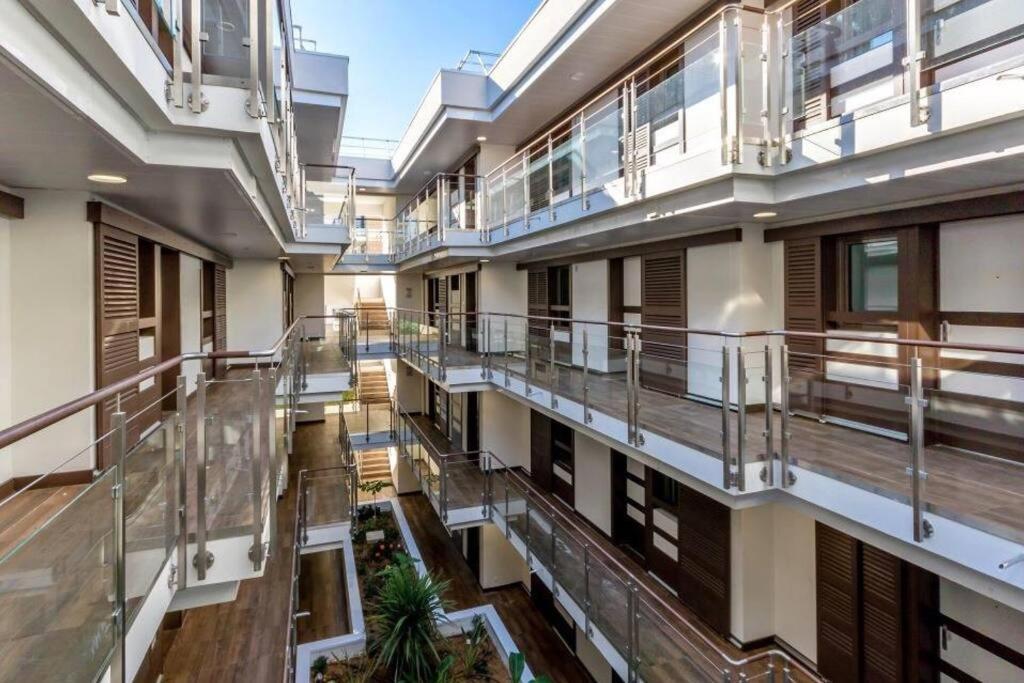 Superbe Appartement, Piscine, Vue Mer Et Montagnes アンティーブ エクステリア 写真